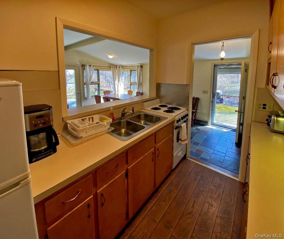 Interior, Kitchen, Pendant Lights, Wood Texture Flooring