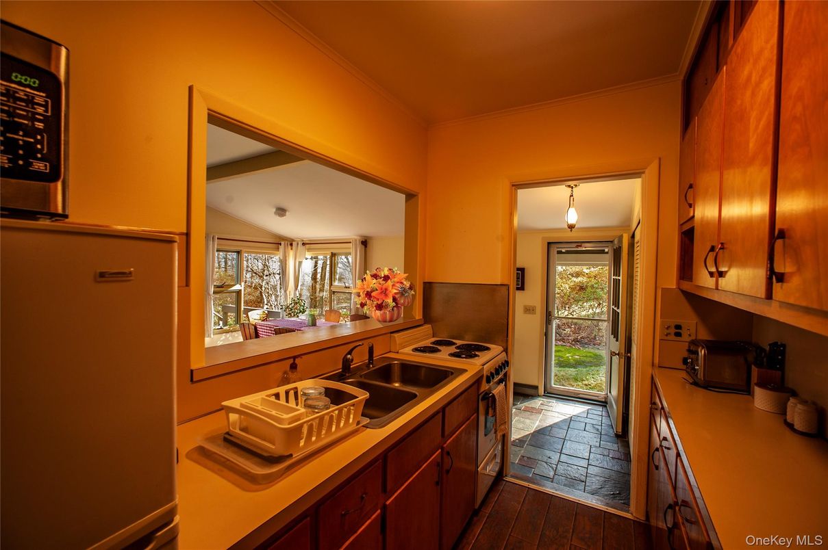 Interior, Kitchen, Pendant Lights, Wood Texture Flooring