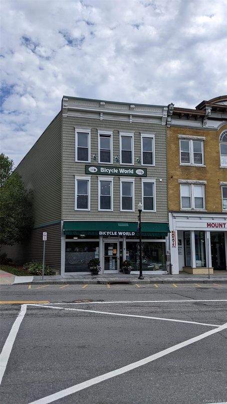 Exterior, Facade, Rowhouse