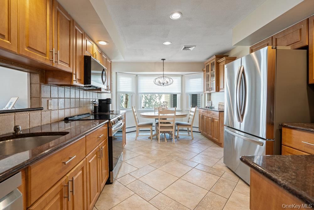 Chandelier, Dining room, Interior, Kitchen, Recessed Lighting, Stainless Steel Appliances