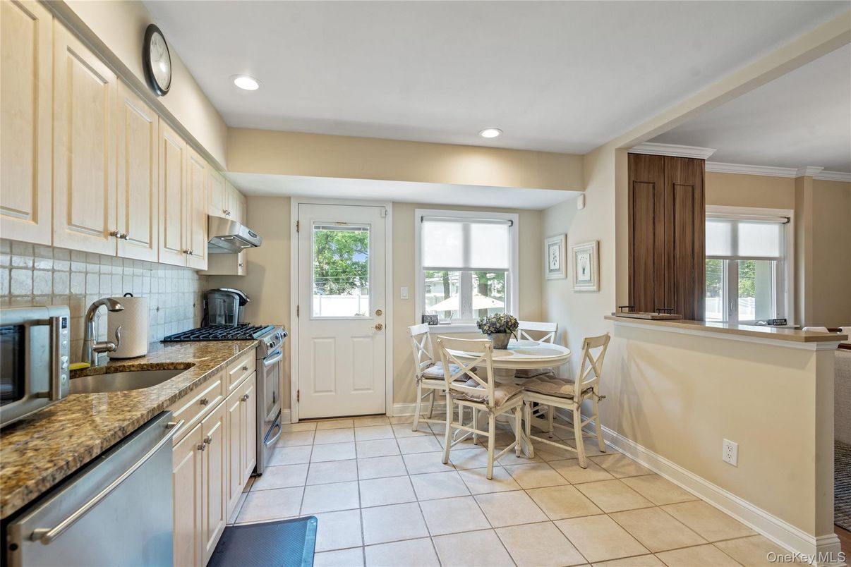Dining room, Interior, Kitchen, Recessed Lighting
