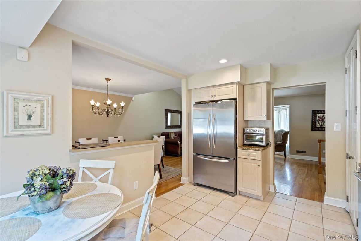 Chandelier, Dining room, Interior, Kitchen, Recessed Lighting, Stainless Steel Appliances, Wood Texture Flooring