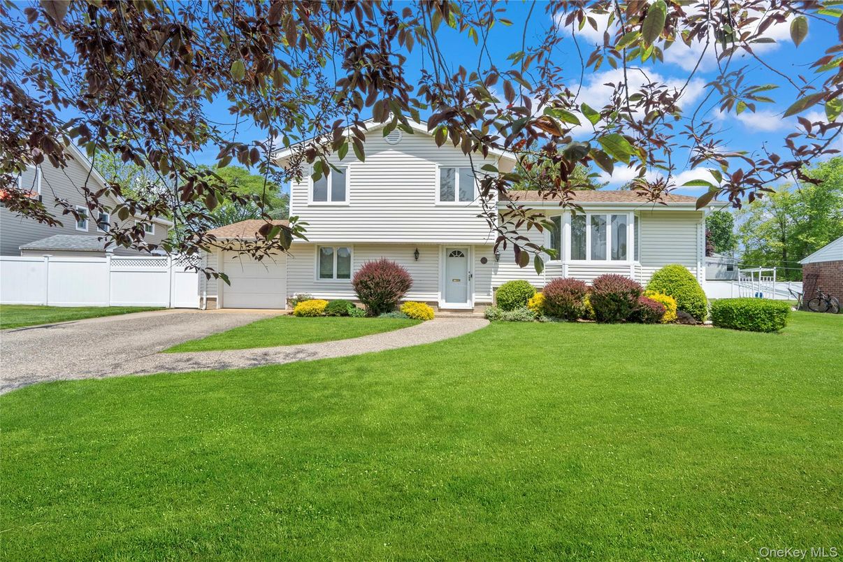 Attached, Backyard, Exterior, Facade, Split Level
