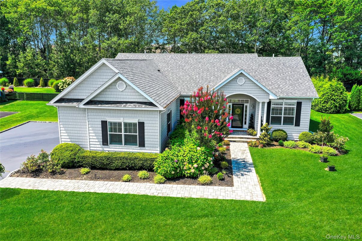 Exterior, Facade, Cape Cod