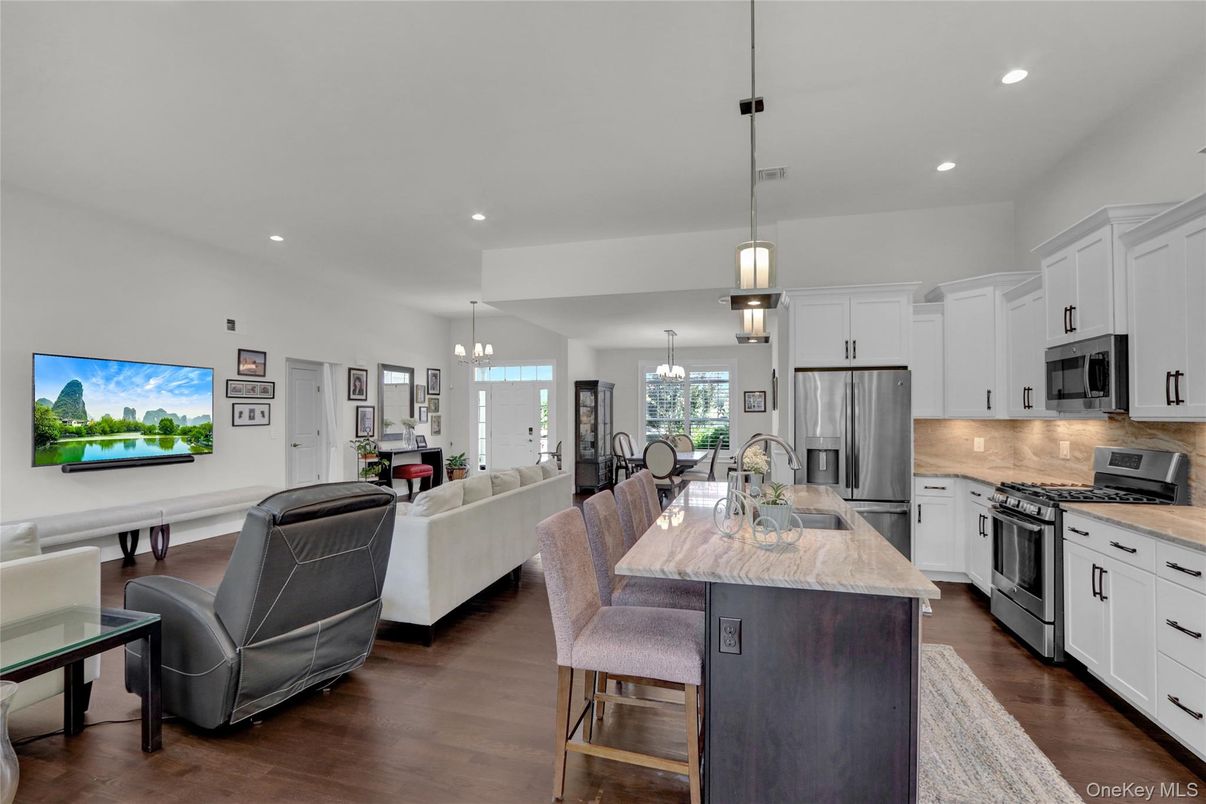 Chandelier, Dining room, Interior, Kitchen, Living room, Pendant Lights, Recessed Lighting, Stainless Steel Appliances, Wood Texture Flooring