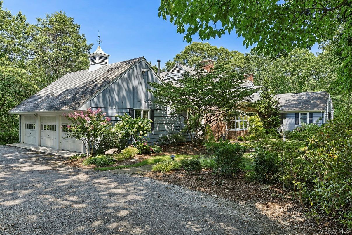 Attached, Exterior, Facade, Cape Cod