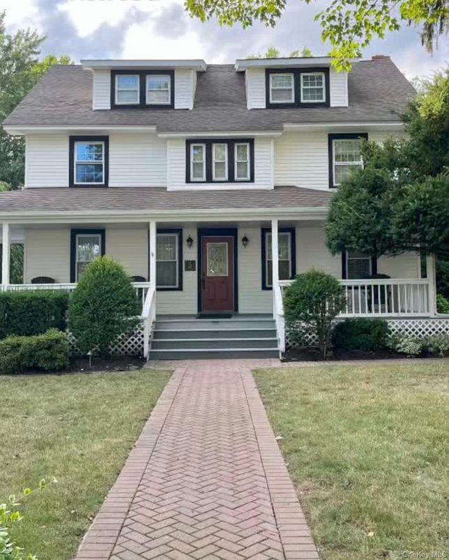 Exterior, Facade, American Foursquare