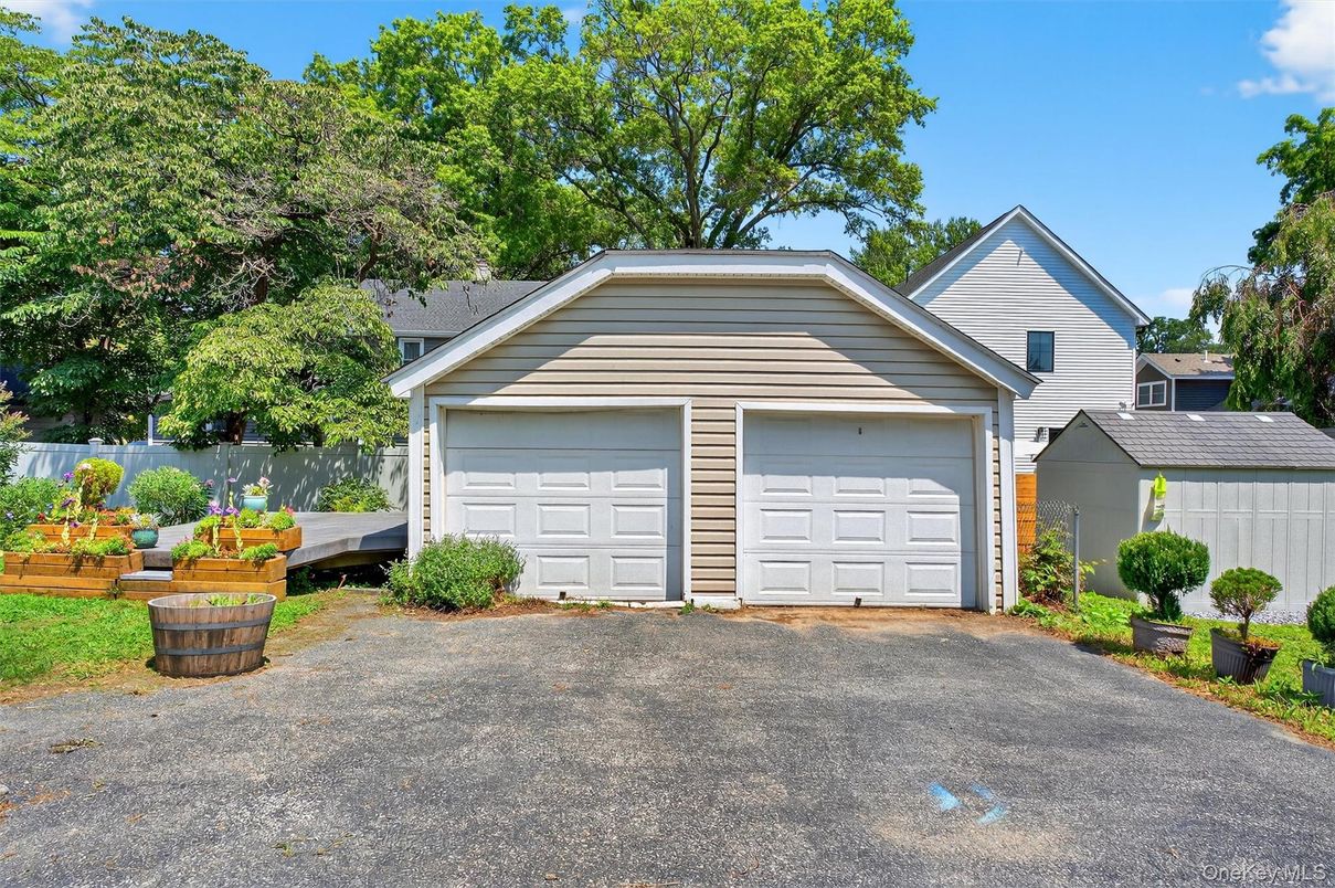 Detached Garage, Exterior