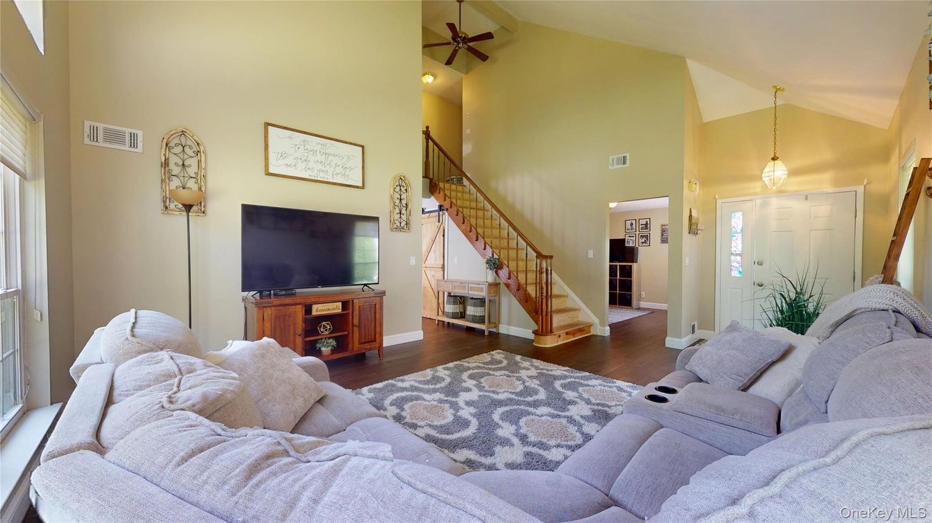 Interior, Living room, Pendant Lights, Wood Texture Flooring