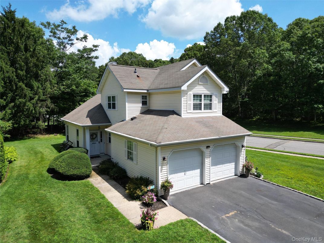 Attached, Exterior, Facade, Farmhouse