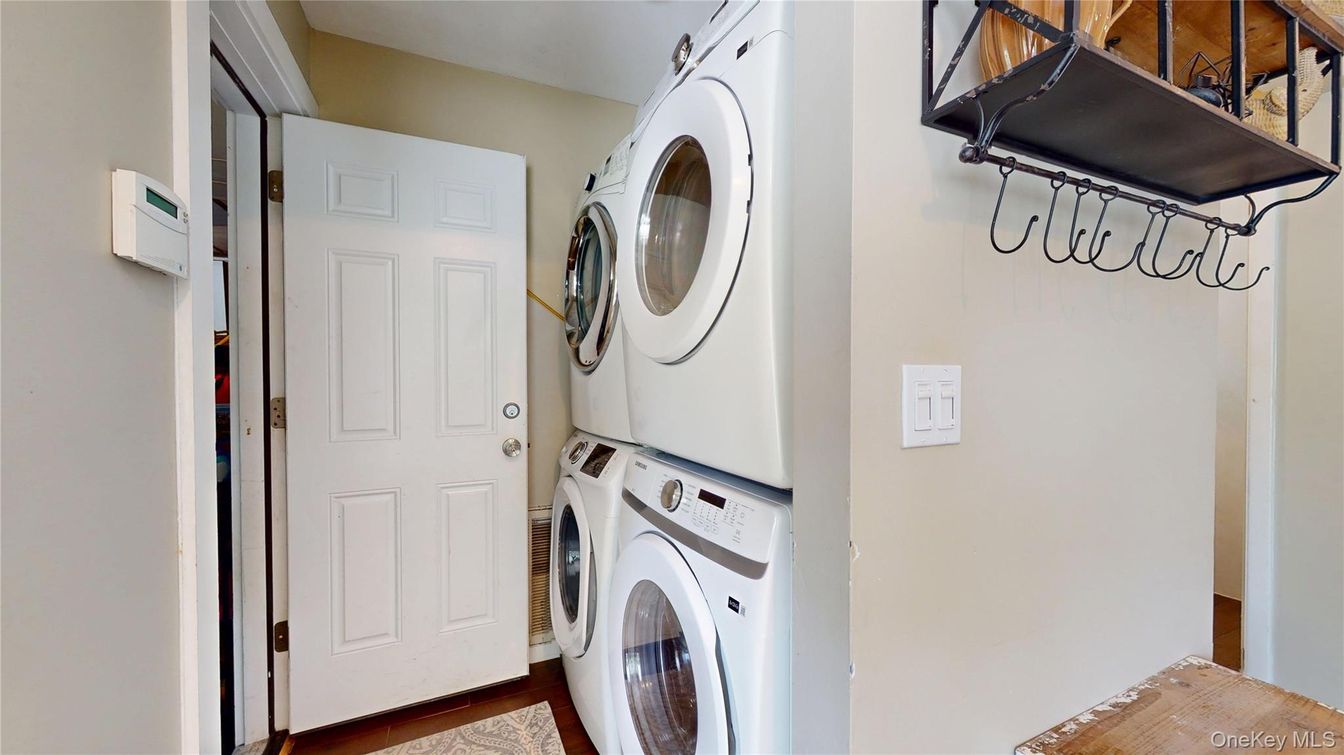 Interior, Utility Closets, Washer, Wood Texture Flooring