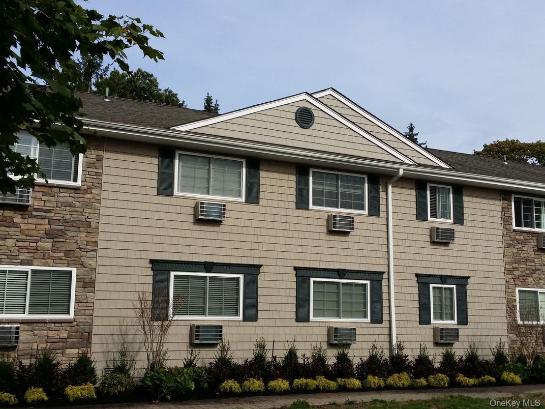 Exterior, Facade, Rowhouse
