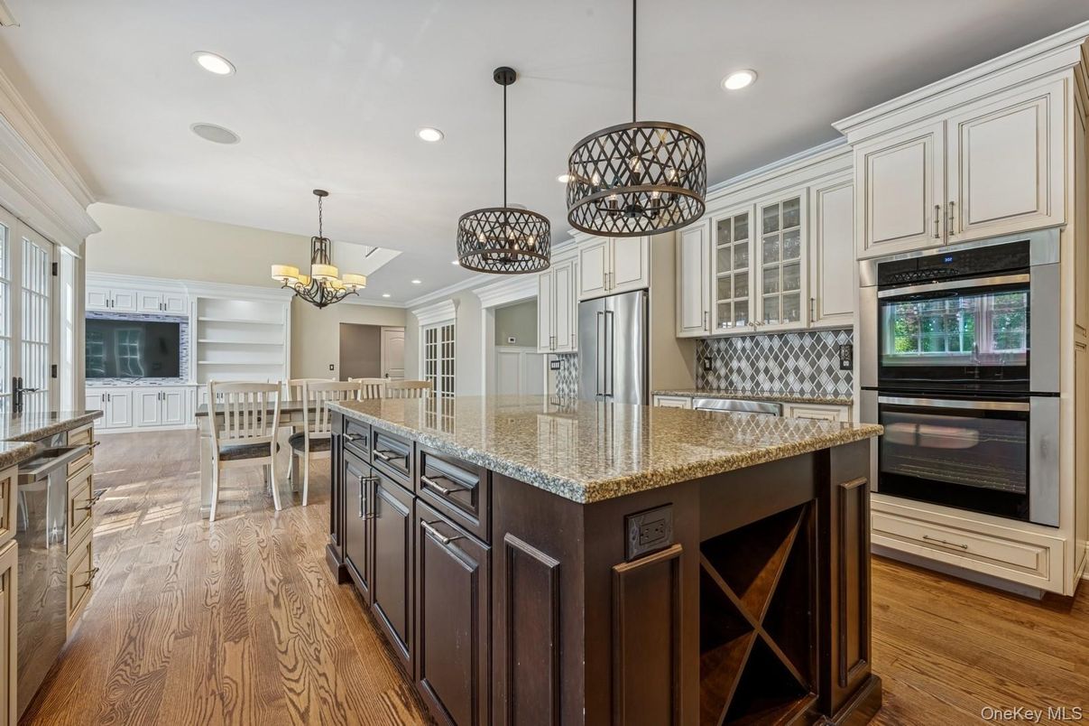 Chandelier, Dining room, Interior, Kitchen, Pendant Lights, Recessed Lighting, Stainless Steel Appliances, Wood Texture Flooring