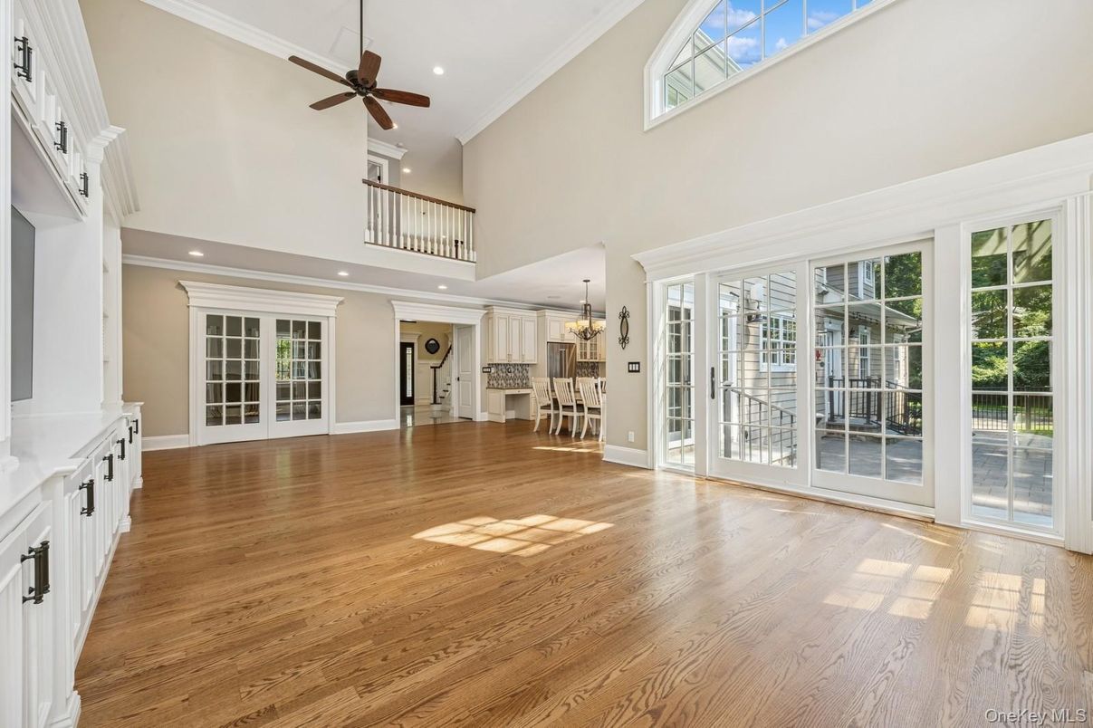 Chandelier, Dining room, Interior, Recessed Lighting, Wood Texture Flooring