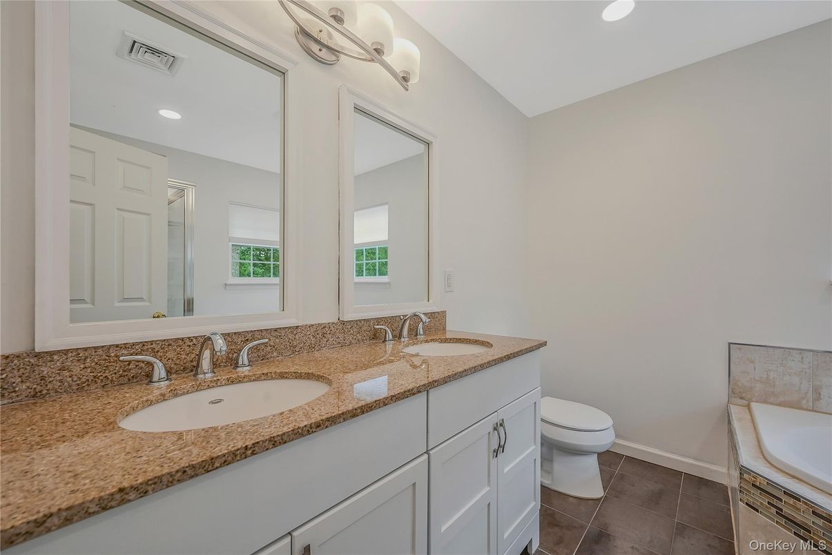 Bathroom, Dual Sink Vanities, Interior, Recessed Lighting