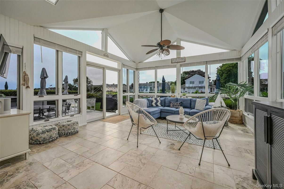 Interior, Living room, Sun Room, Water