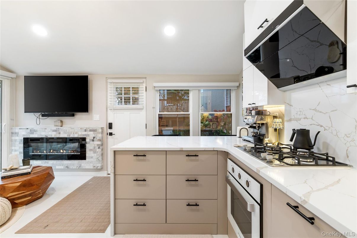 Fireplace, Interior, Kitchen, Marble Walls, Recessed Lighting