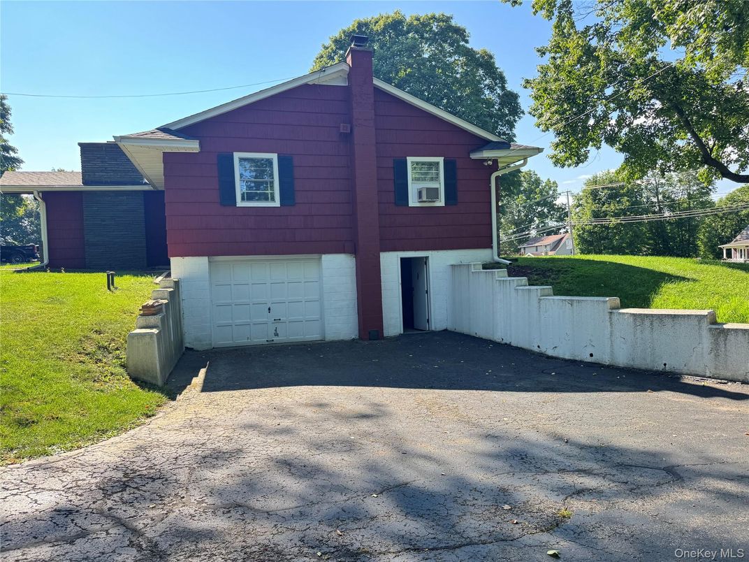 Attached, Exterior, Facade, Raised Ranch
