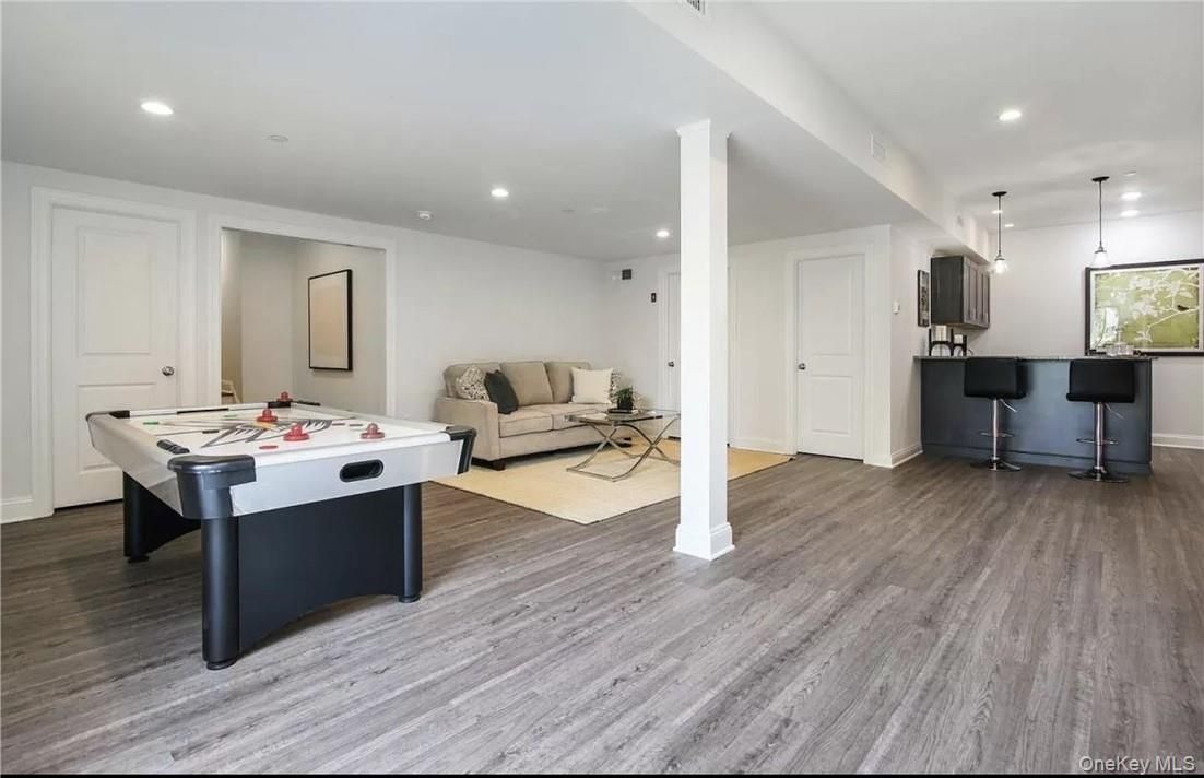 Game Room, Interior, Living room, Pendant Lights, Recessed Lighting, Wood Texture Flooring