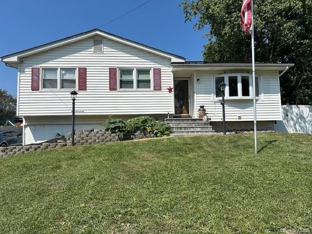 Backyard, Exterior, Facade, Raised Ranch