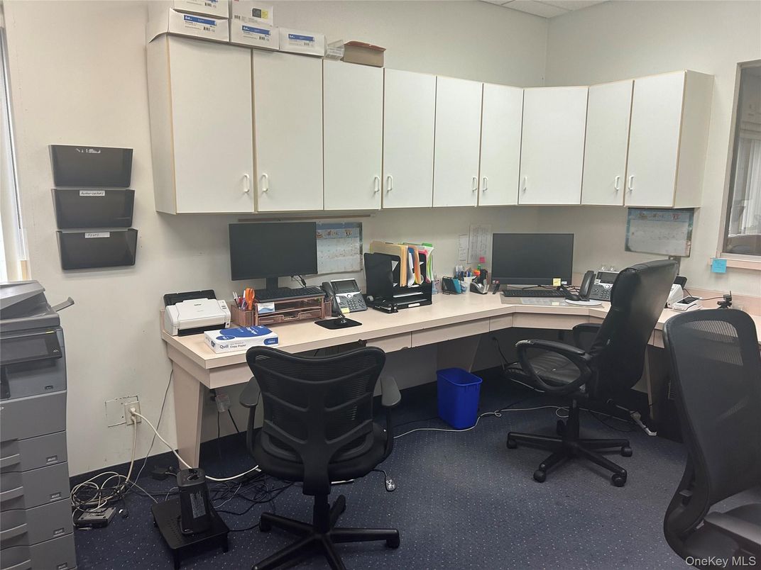 Home Office, Interior