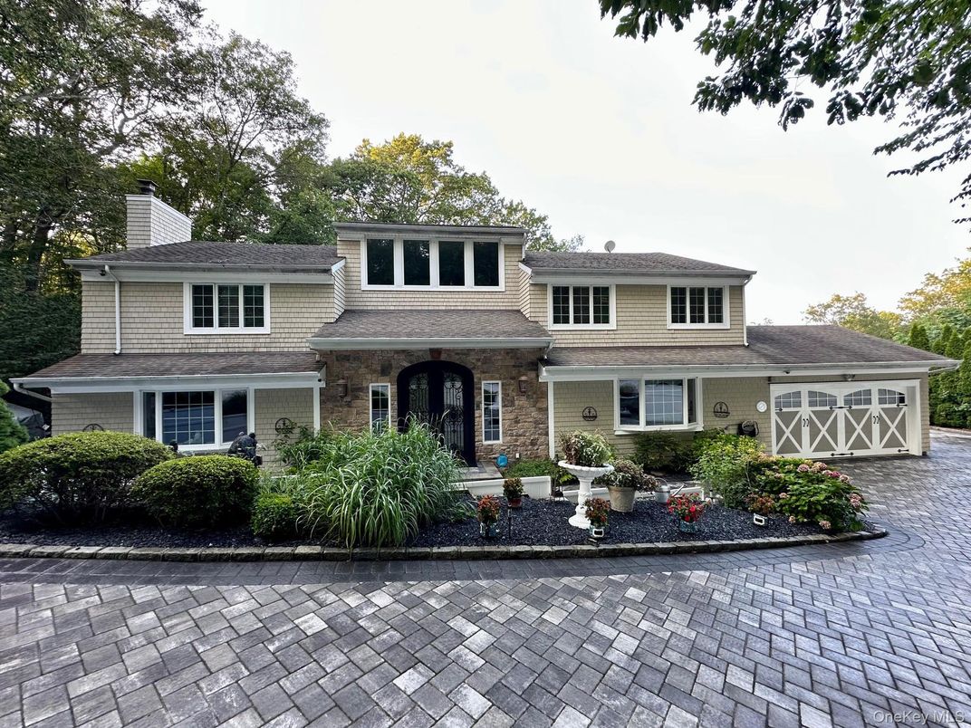 Attached, Exterior, Facade, Brick Facade, Split Level