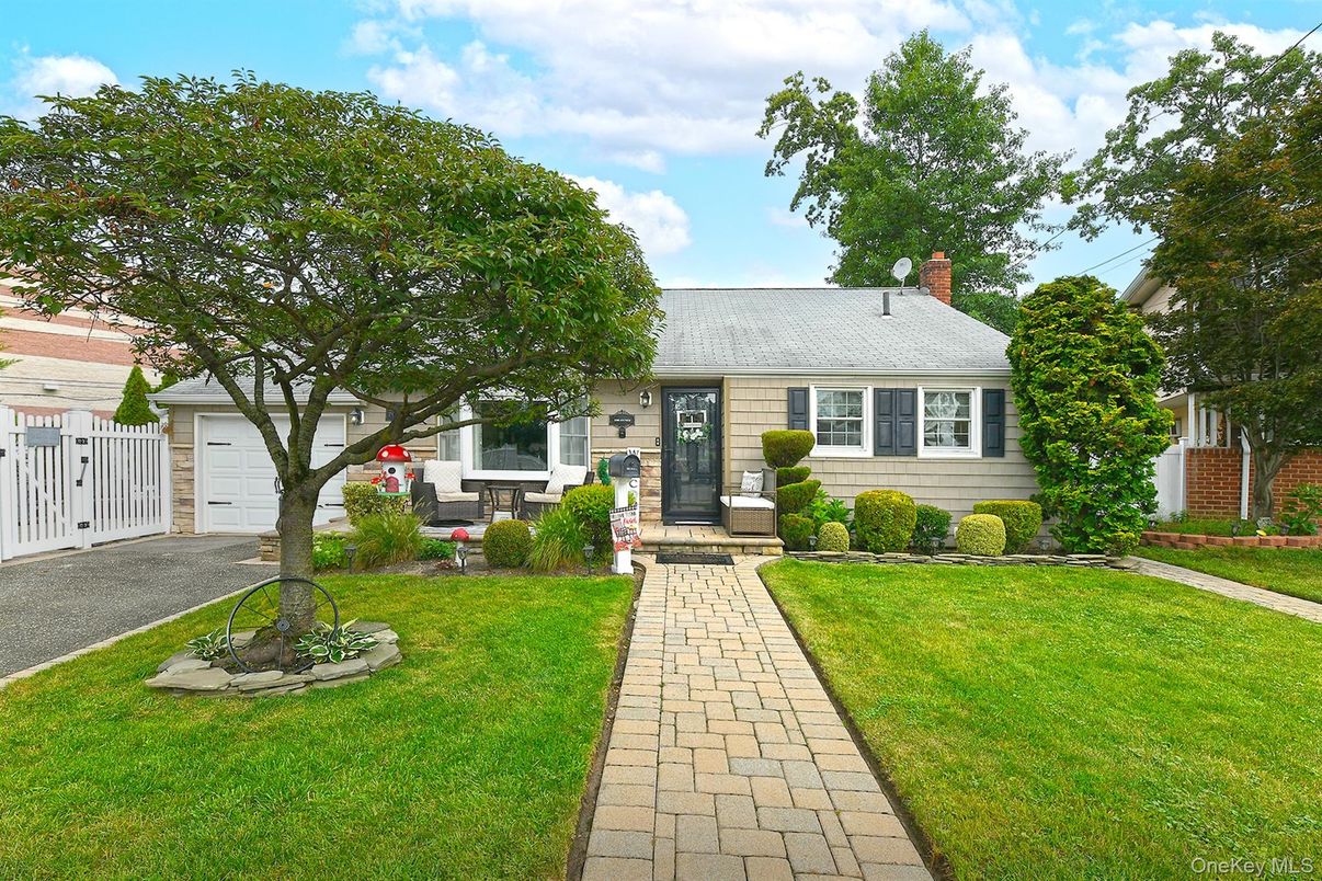 Backyard, Exterior, Facade, Cape Cod