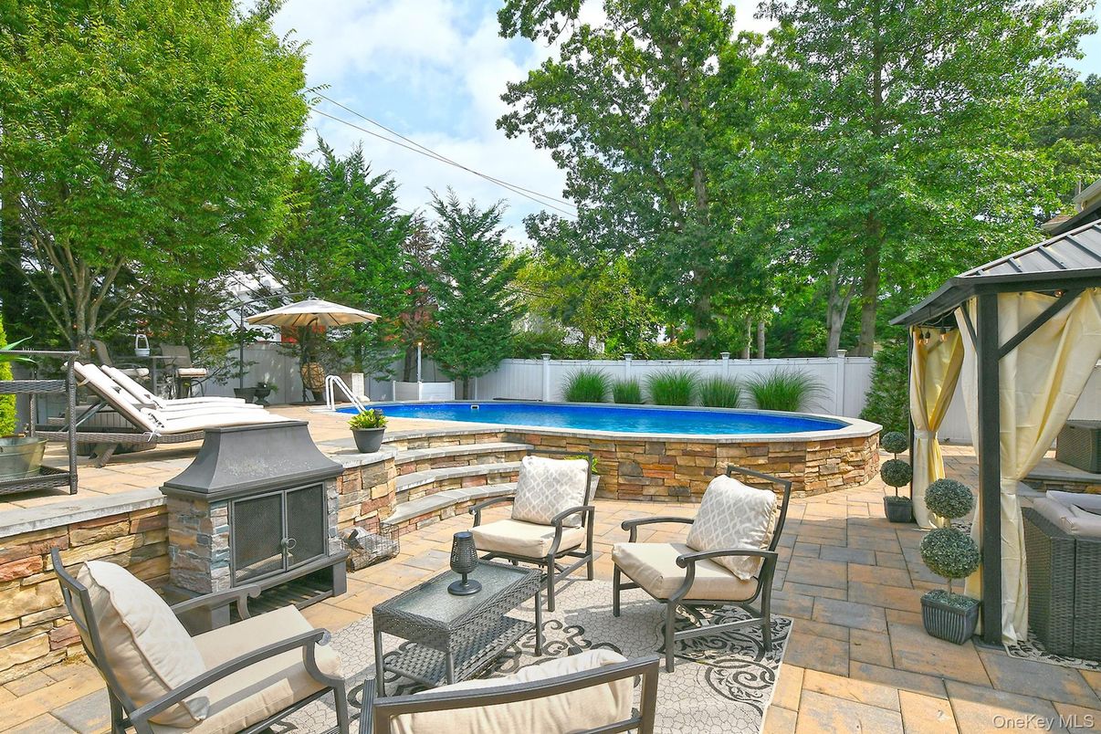 Exterior, Fireplace, Pool