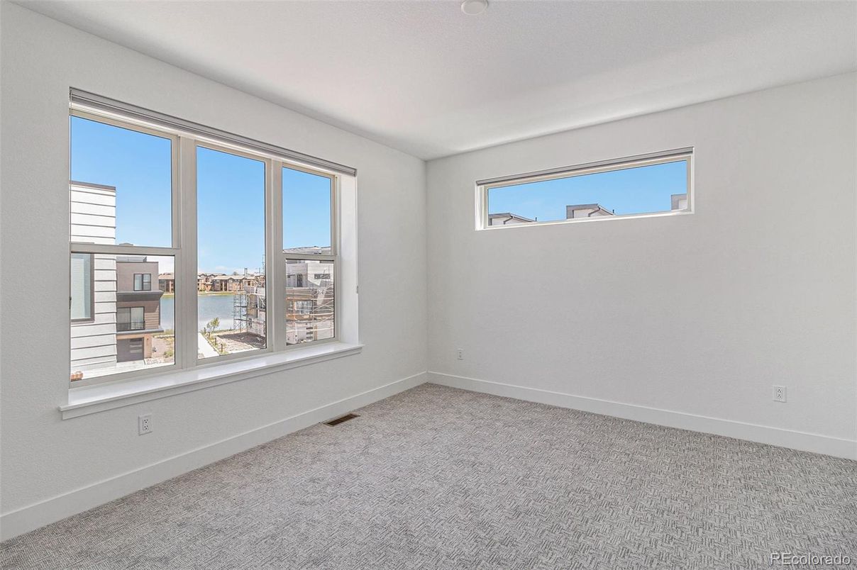 Empty room, Interior