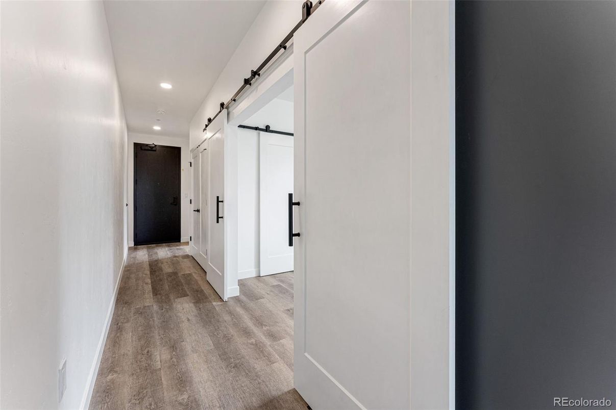 Interior, Recessed Lighting, Wood Texture Flooring