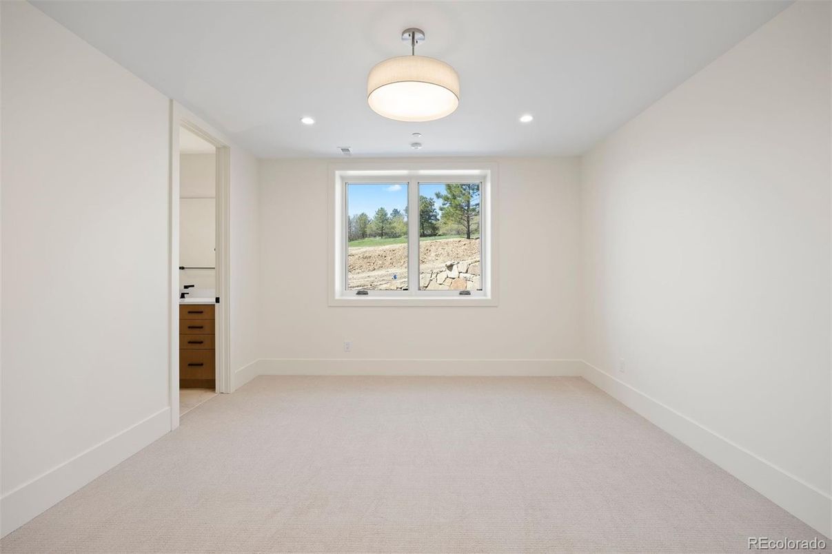 Empty room, Interior, Recessed Lighting