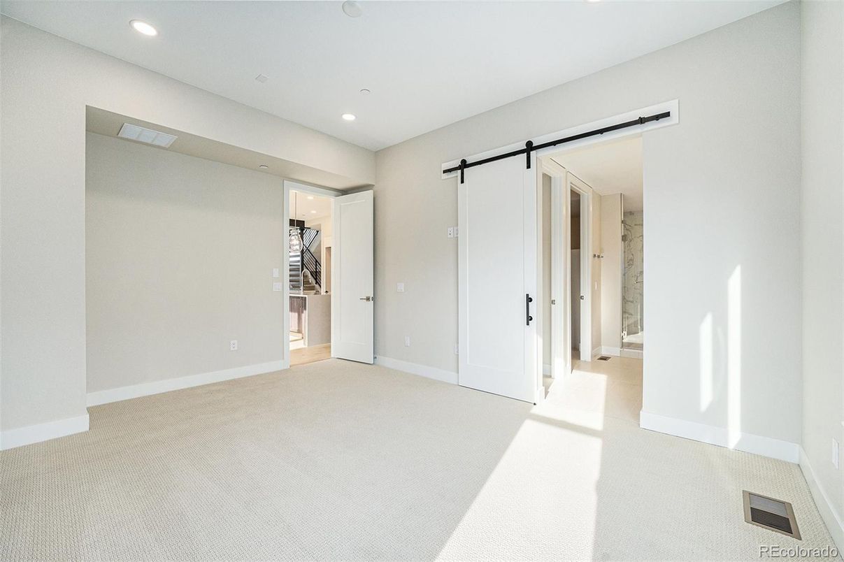 Empty room, Interior, Recessed Lighting