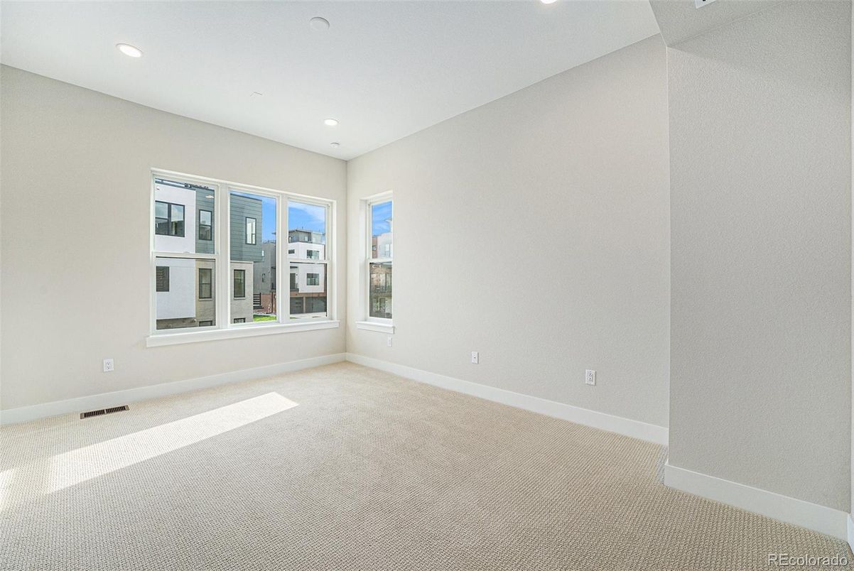 Empty room, Interior, Recessed Lighting