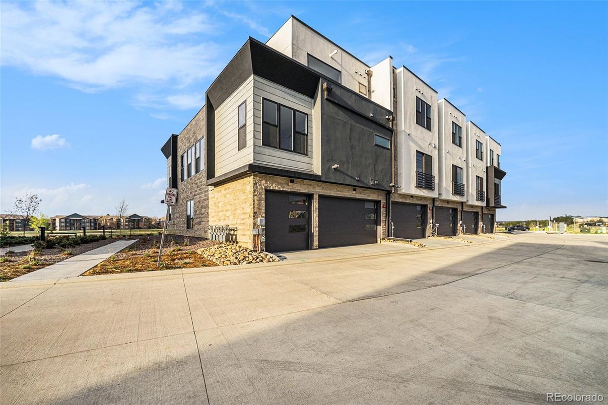 Attached, Exterior, Facade, Modern