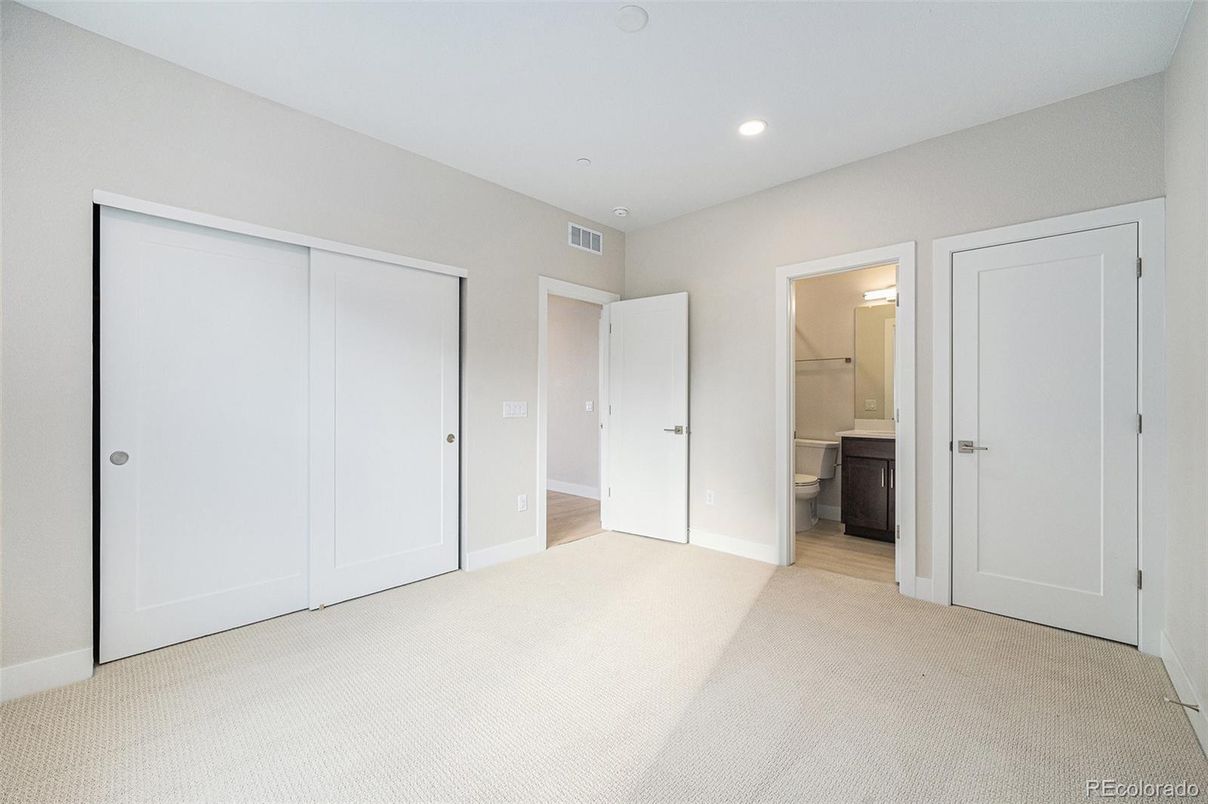 Bathroom, Empty room, Interior, Recessed Lighting