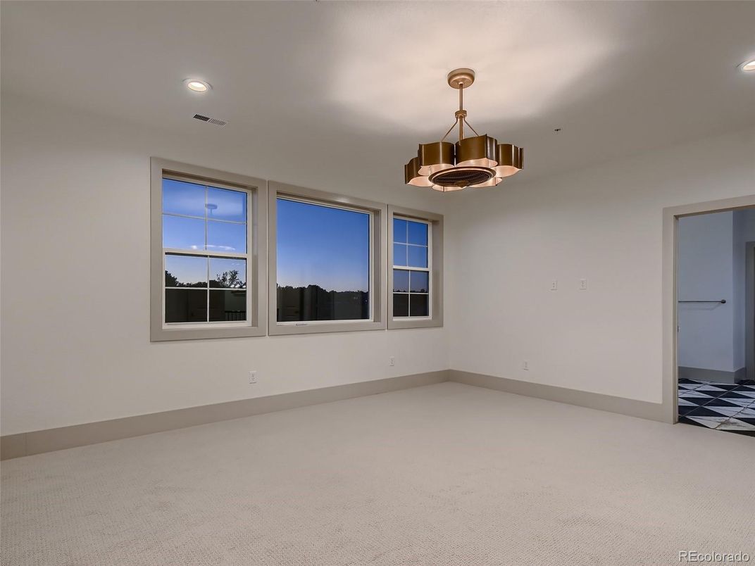 Empty room, Interior, Recessed Lighting