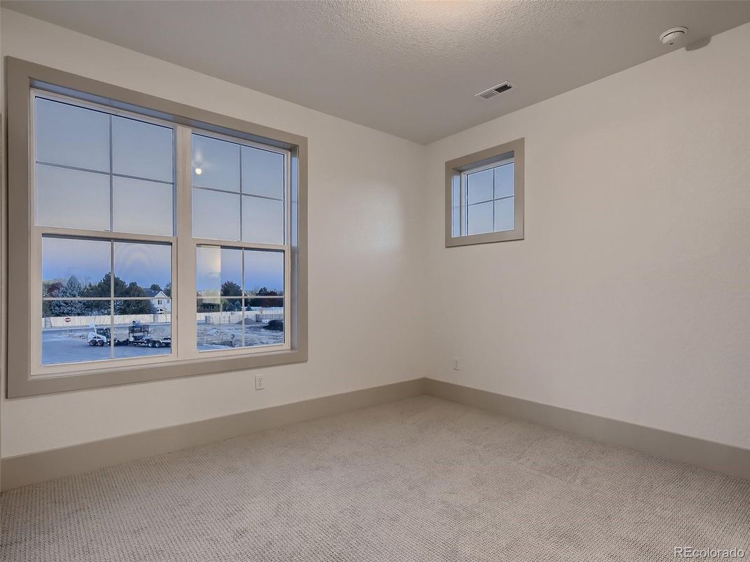 Empty room, Interior