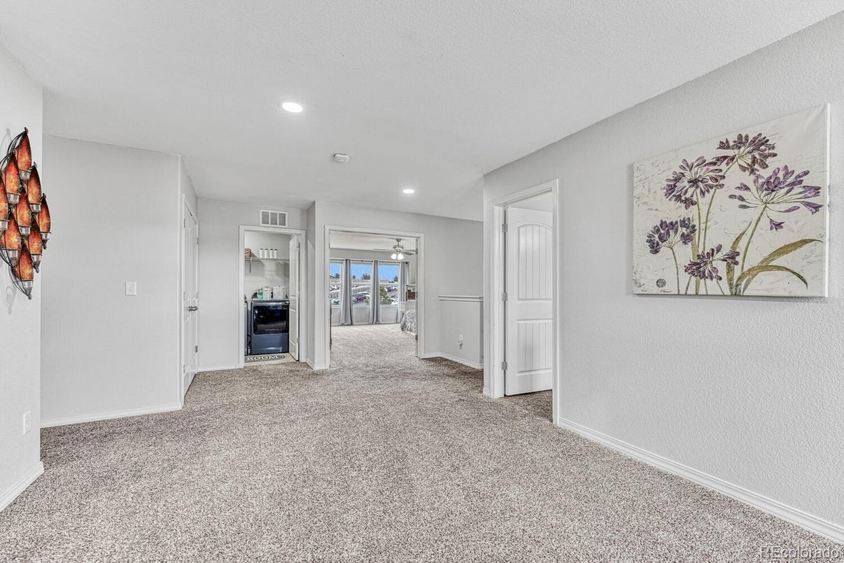 Empty room, Interior, Recessed Lighting