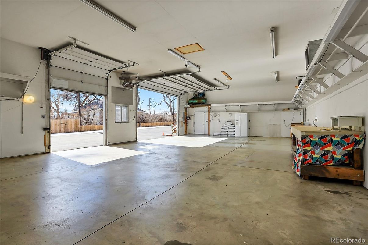 Garage, Interior