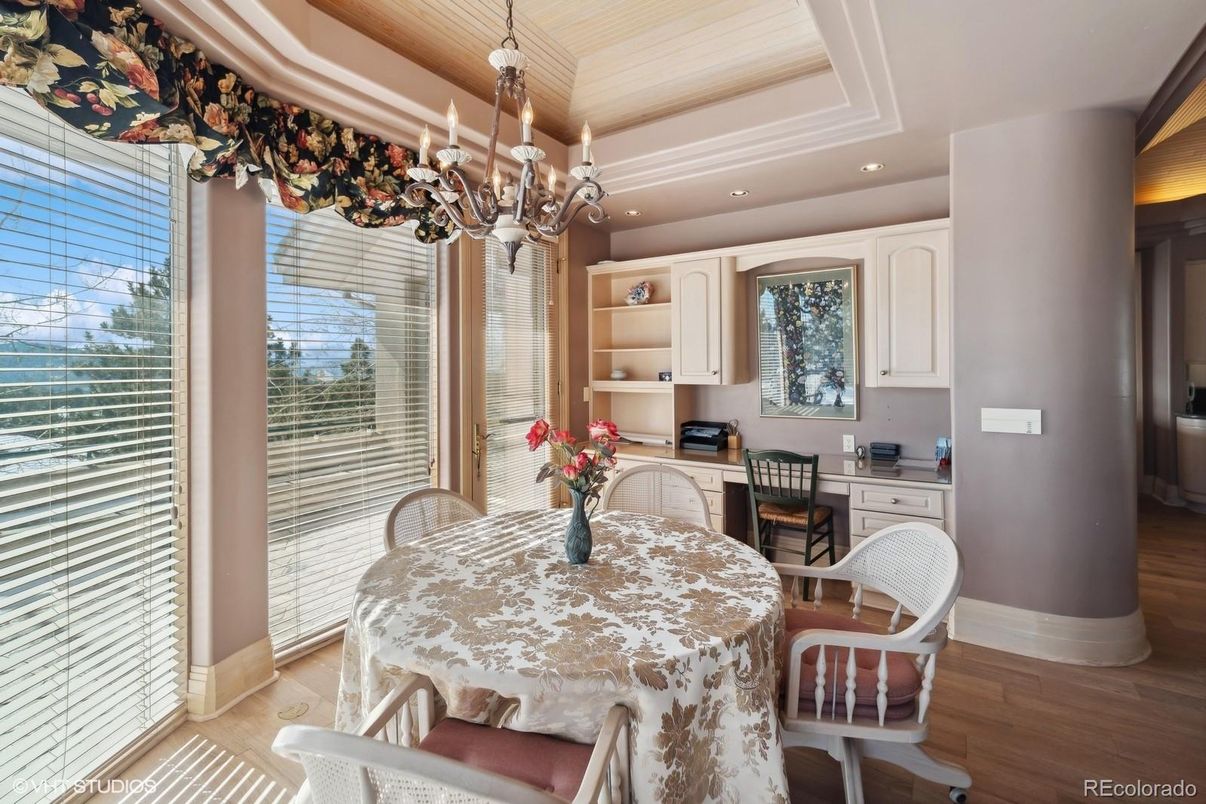 Chandelier, Dining room, Interior, Recessed Lighting, Wood Texture Flooring