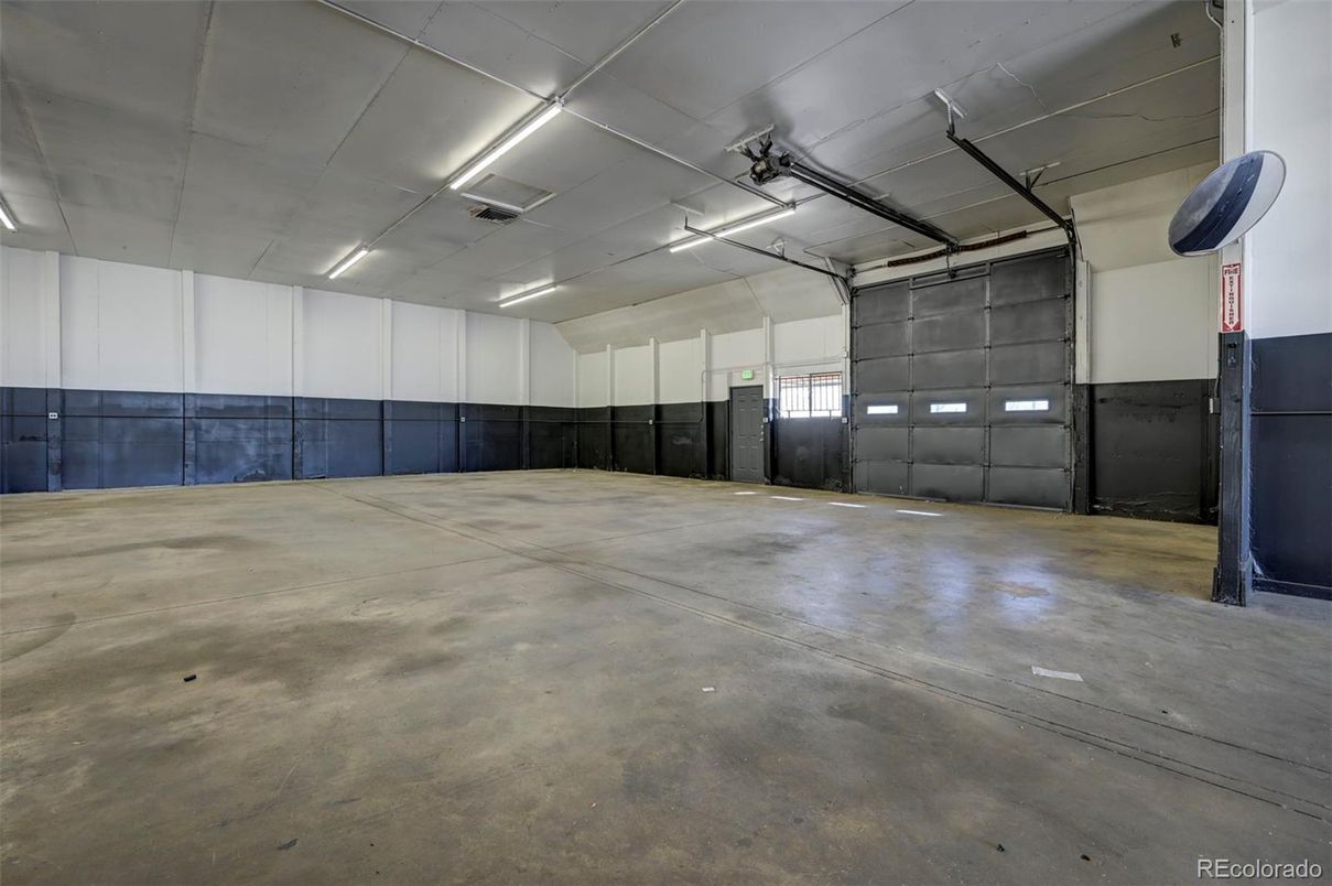 Garage, Interior