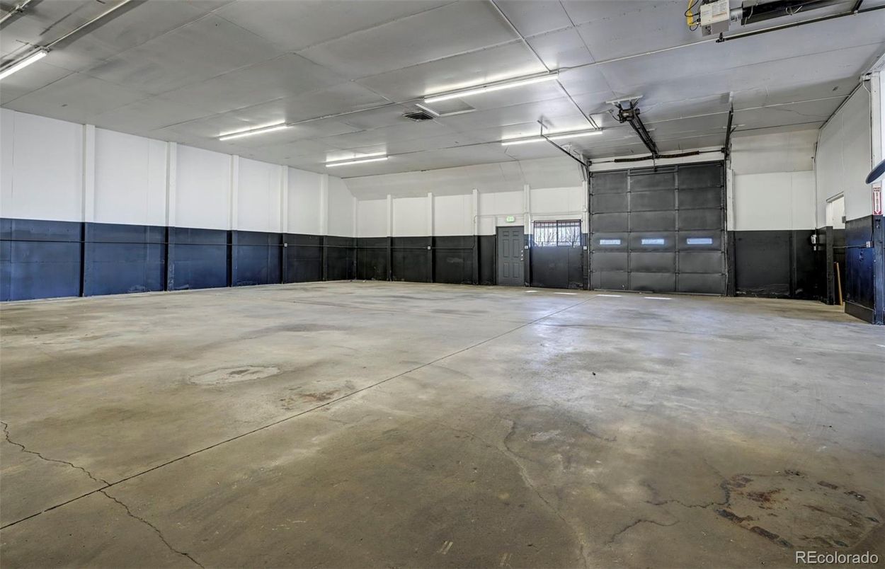 Garage, Interior