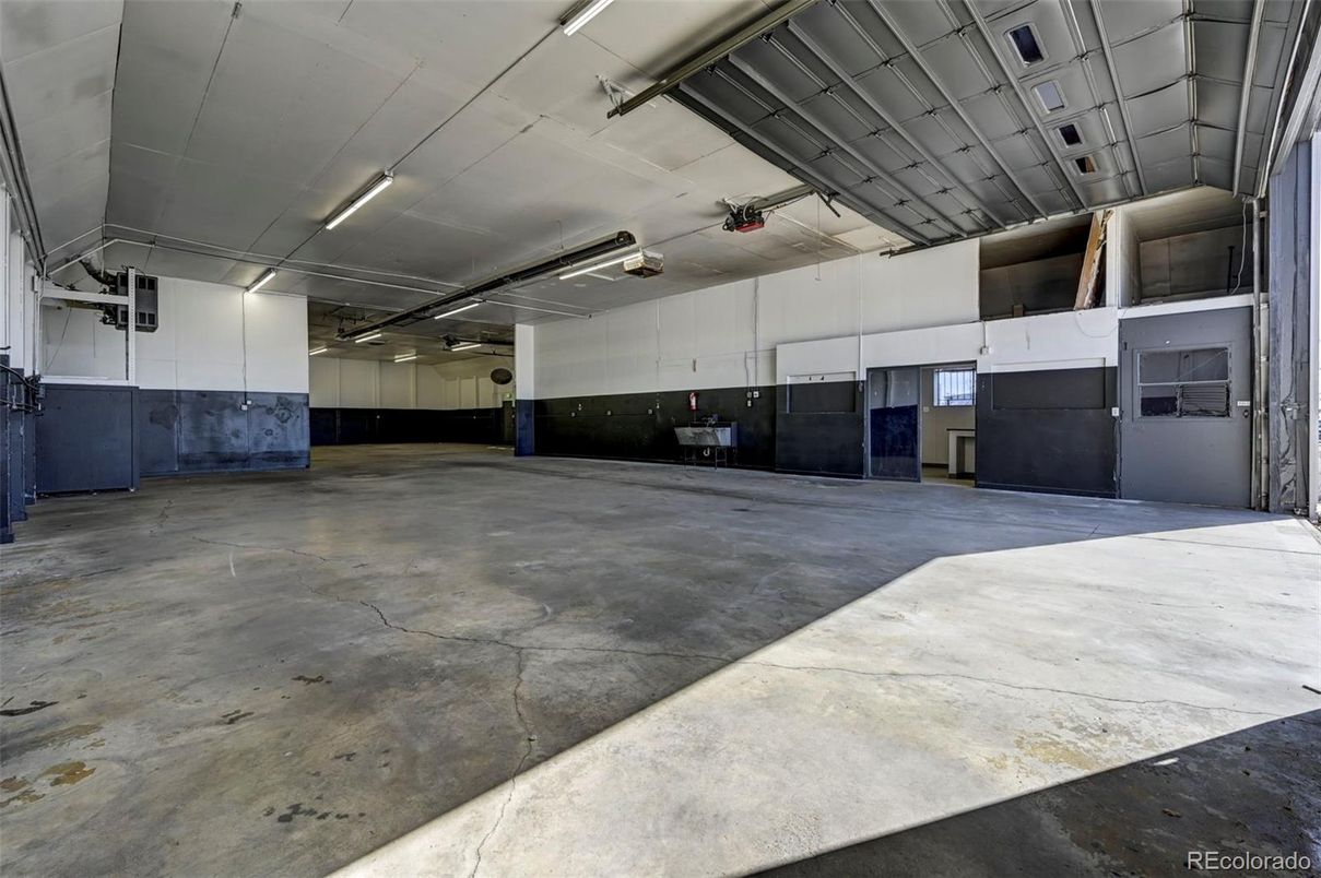 Garage, Interior