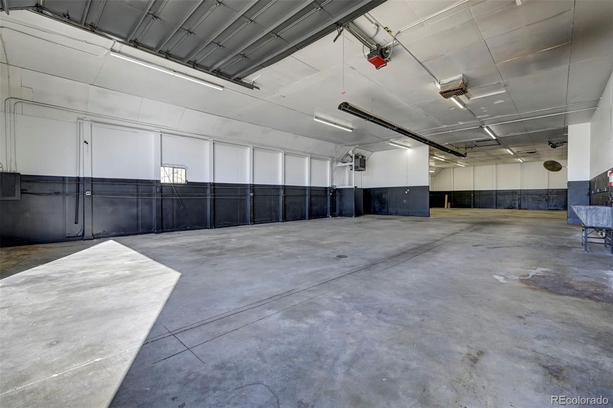 Garage, Interior