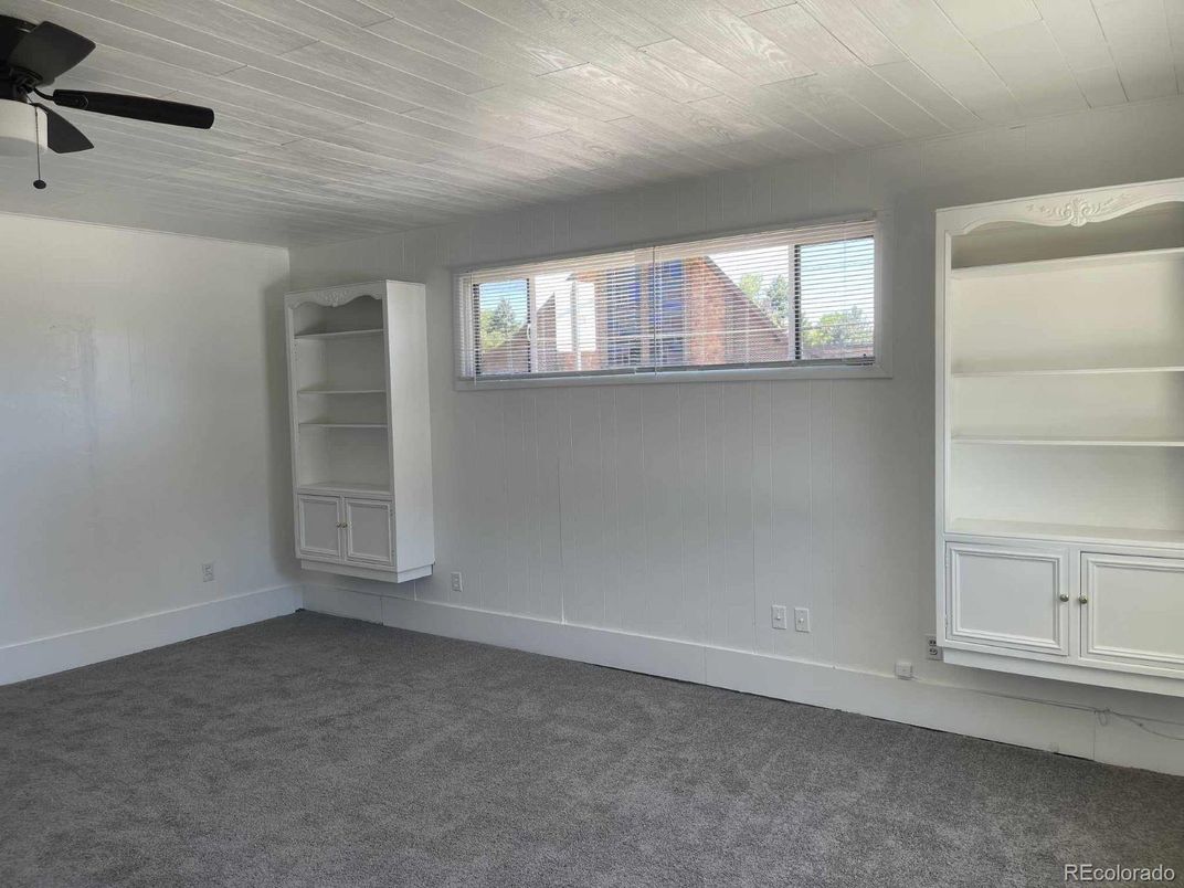 Empty room, Interior, Wooden Ceilings