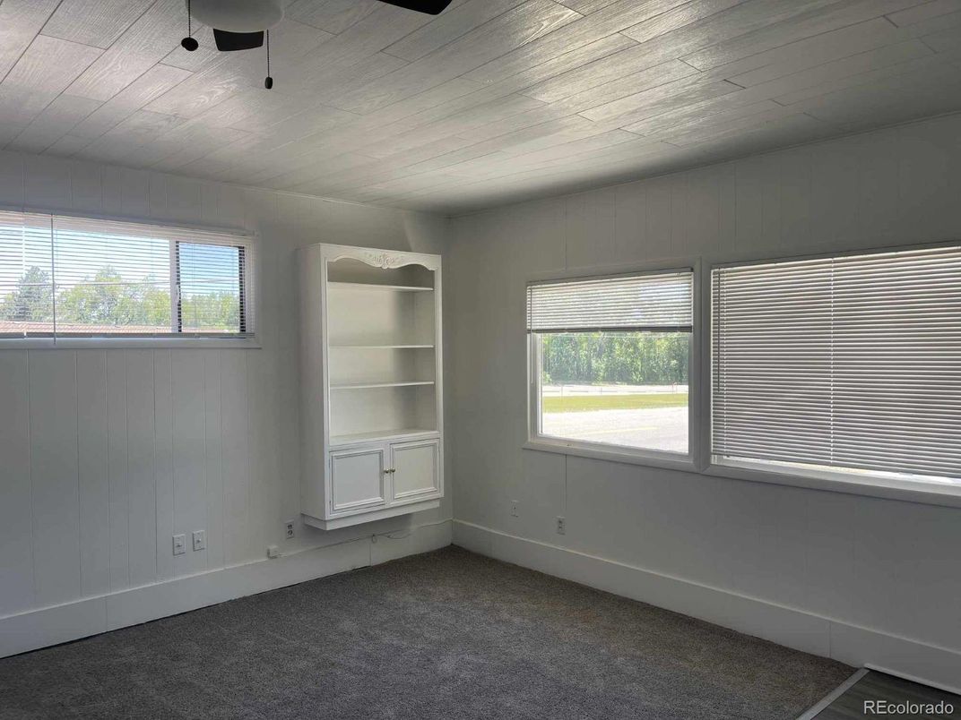 Empty room, Interior, Wooden Ceilings