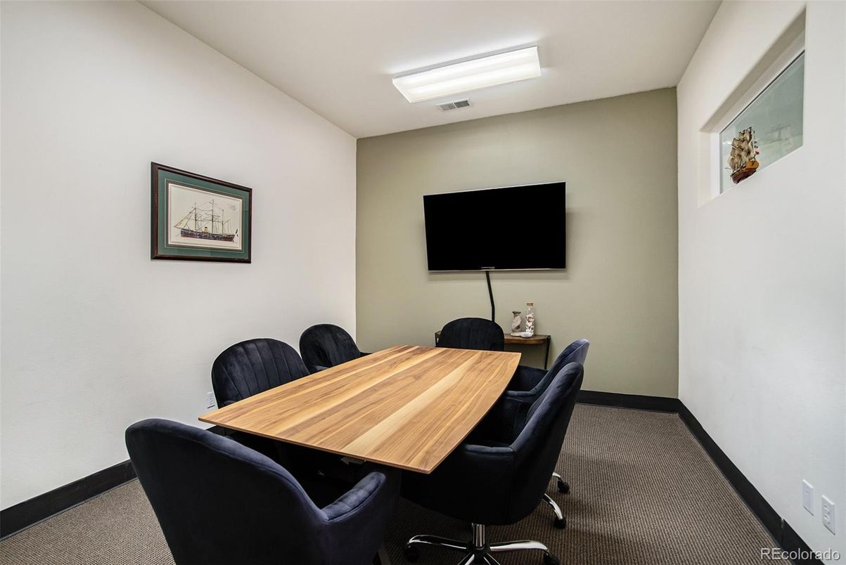 Home Office, Interior