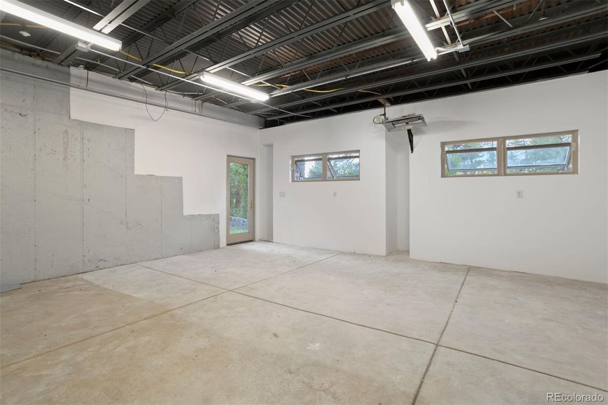Garage, Interior