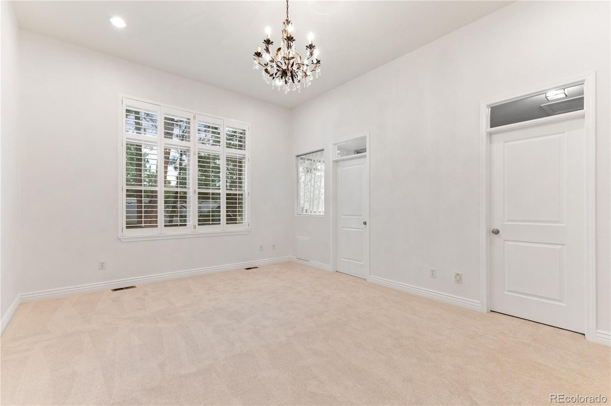 Chandelier, Empty room, Interior, Recessed Lighting