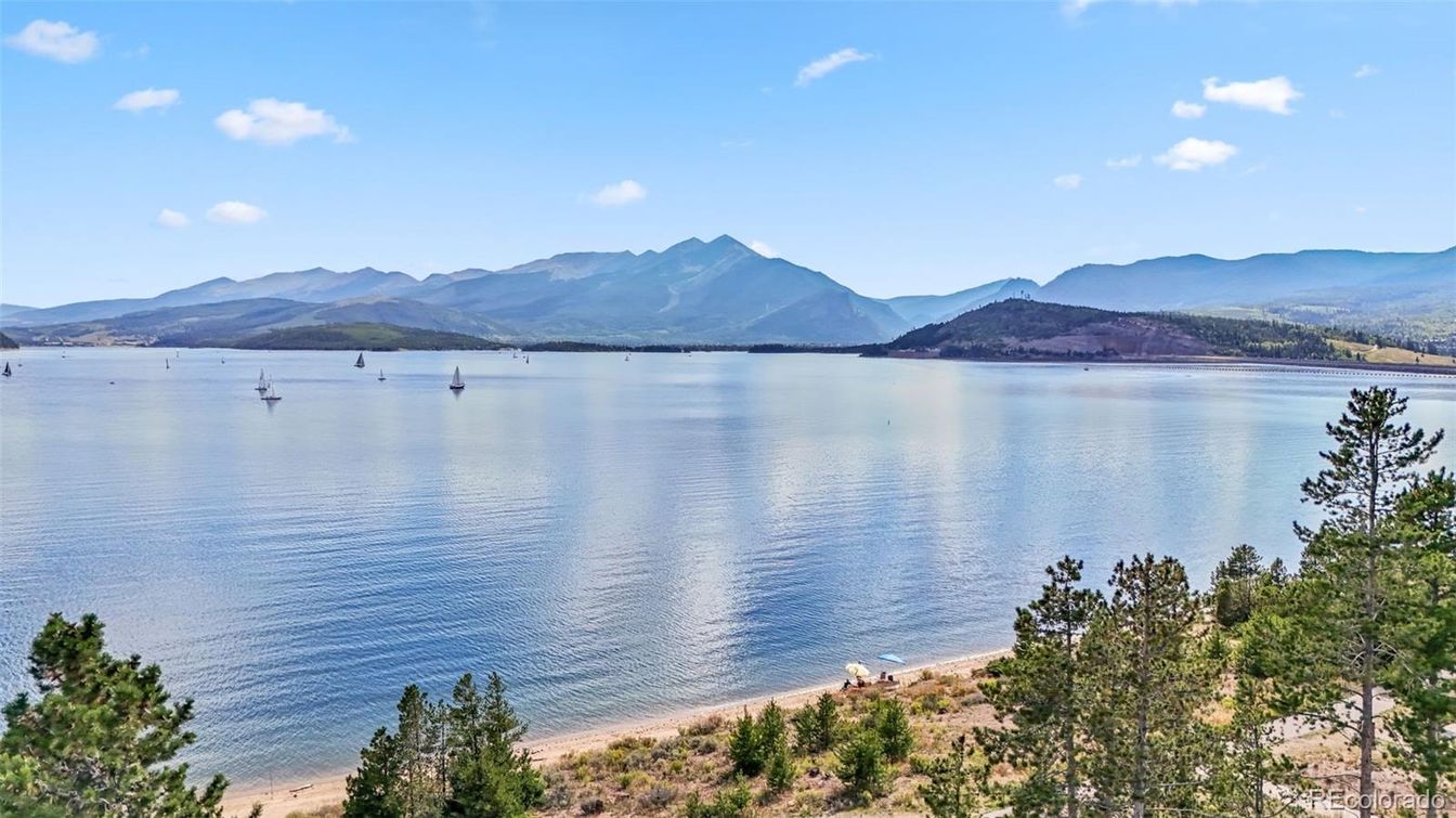 Exterior, Lake